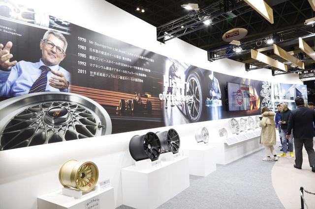 画像: これまでの軌跡が一目で分かるパネルや展示品の数々