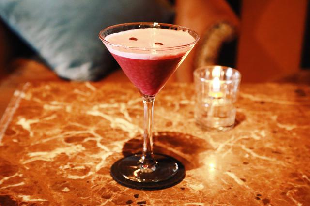 画像: Red Velvet Espresso Martini 1,400円(税込)