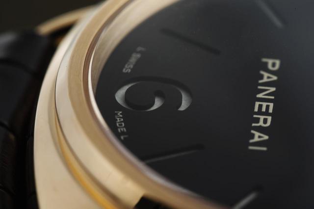 画像: パネライのなかでもサンドイッチ文字盤のモデルを求める人は多い