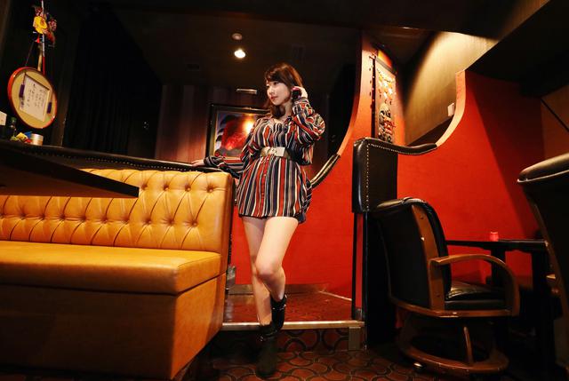 画像2: 心奪われるショーを体感出来る、不思議なマジックBAR
