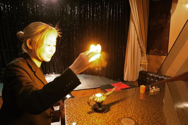 画像18: 心奪われるショーを体感出来る、不思議なマジックBAR
