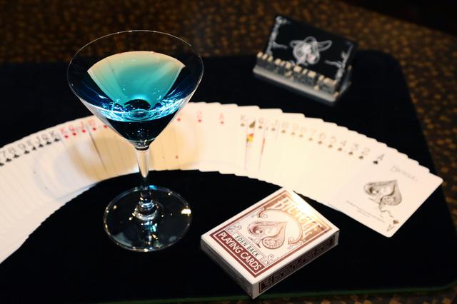 画像19: 心奪われるショーを体感出来る、不思議なマジックBAR