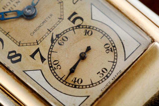 画像: 6時位置に配置されたスモールセコンド。大きく見やすいよう文字盤の約半分ほどのサイズとなっている