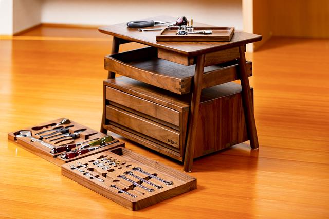 画像: 「チェストWalnut(4段3引き出し)」の価格は250,000円、その工具セット「Walnutツールセット(29点組)」の価格は426,000円。