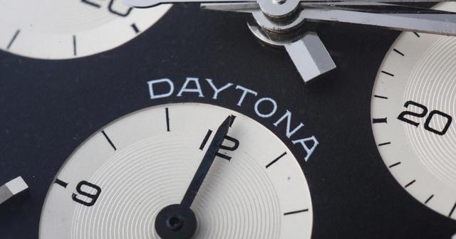 画像: 青みがかったDAYTONAの文字