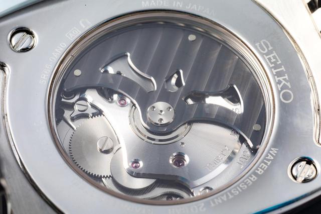 画像: シースルーバックになっているので、スプリングドライブの動きを存分に楽しめる