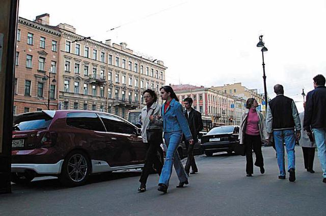 画像: 極東ロシアでは日本車を多く見かけたものの、ここサンクトペテルブルクまで来ると日本車は珍しい存在となる(ただしシビック・タイプRはイギリス製……)。