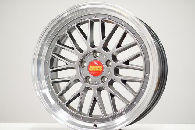 画像: アルミ鍛造 2ピースホイール『LM』の偽造品(鋳造製)