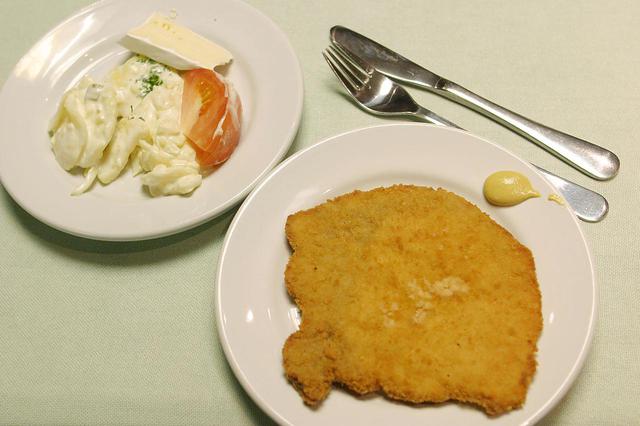 画像: 初日の晩ご飯がこちら。ここにベックス・ビールの小瓶を2本ずつ追加した。