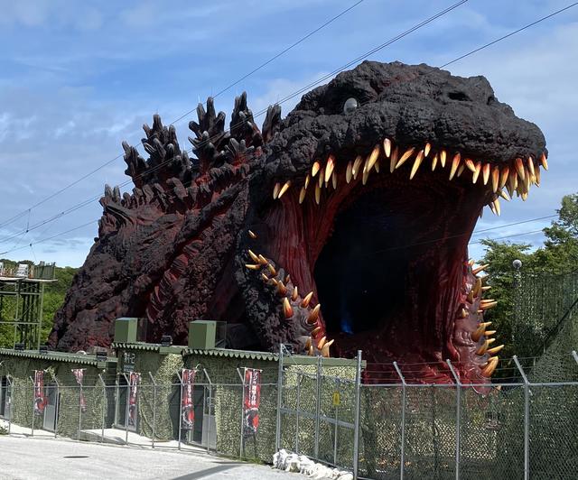 画像: ちなみに淡路島ニジゲンノモリにはゴジラがいました