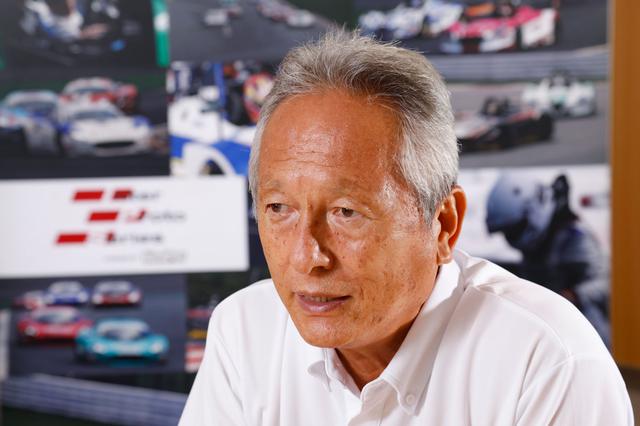 画像: 関谷正徳 1971年にレースデビュー。数々の大会に参戦し、ル・マン24時間レースにおいては日本人初の総合優勝を果たす。その後もレーサーとして、監督として、モータースポーツの発展に尽力。「インタープロトシリーズ」、「競争女子 KYOJO CUP」の生みの親であり、日本のモータースポーツに欠かすことのできない人物である。