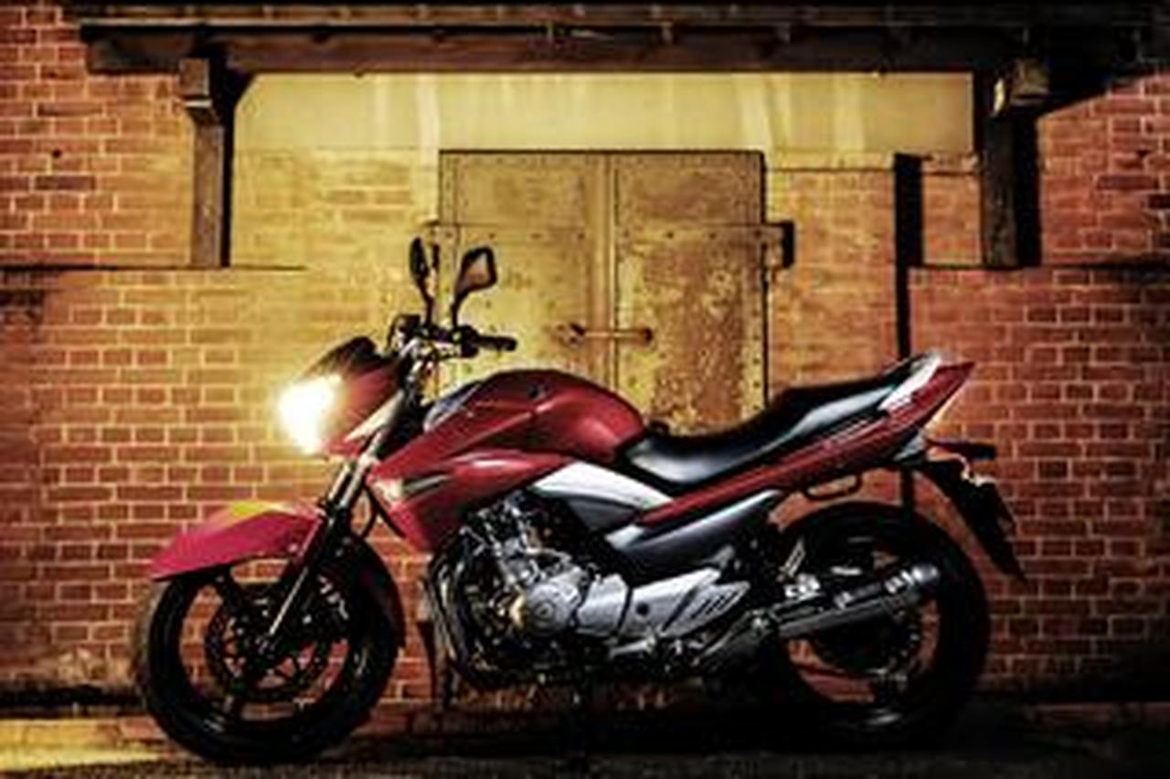 GSR250　スズキ　中型　オートバイ　バイク　250cc スズキ GSR250(2012)「このバイクだけが持っていた魅力」【カメラマン