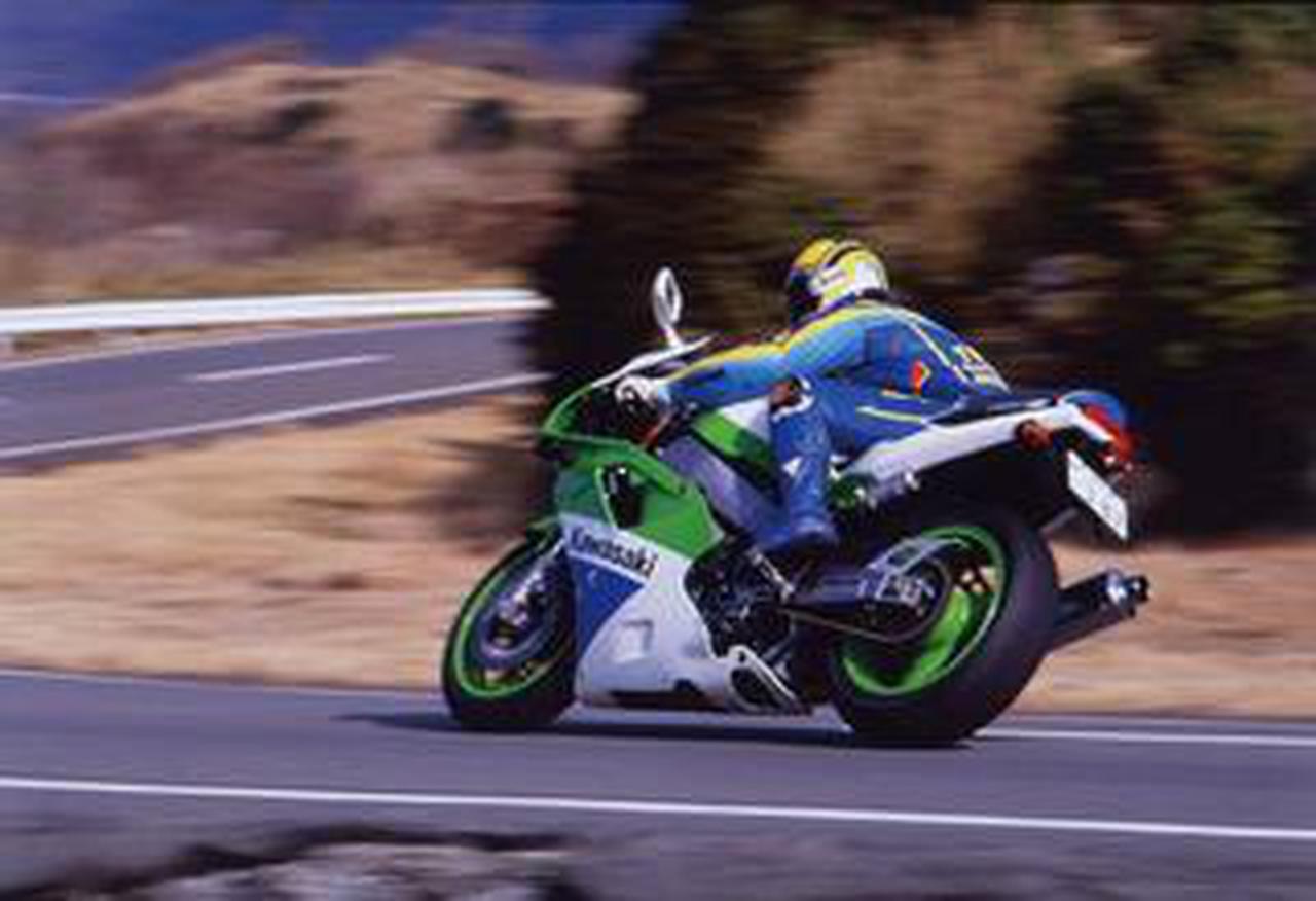 ツァー大佐 カワサキ ZXR750 1990年式 ZX750-H2の諸元・スペック情報 | ウェビック