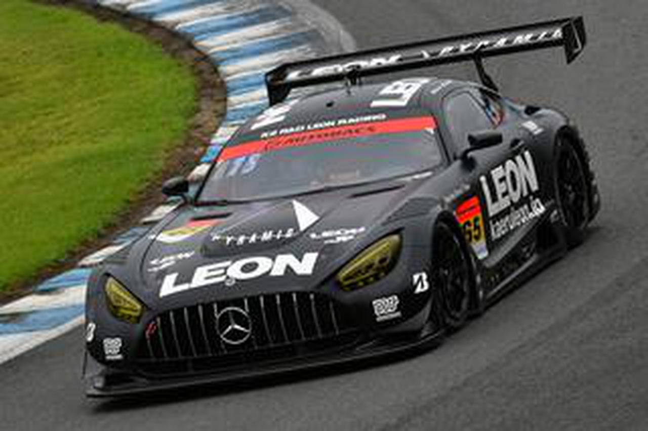 LEON PYRAMID AMGがタイヤ無交換でGT300クラスの混戦を制す【スーパー