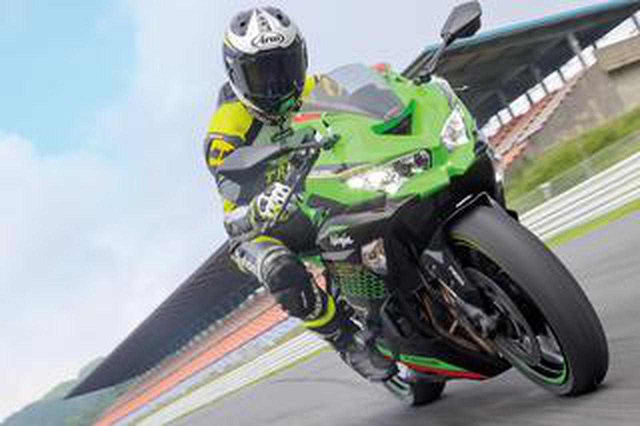 これぞ250cc4気筒の醍醐味だ! カワサキ「ニンジャ ZX-25R」サーキット