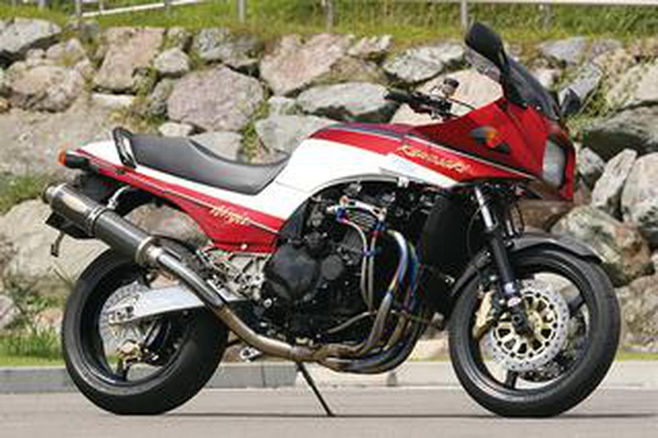 ウイリーGPZ900R(カワサキGPZ900R)17インチ化しピボットを下げた“赤