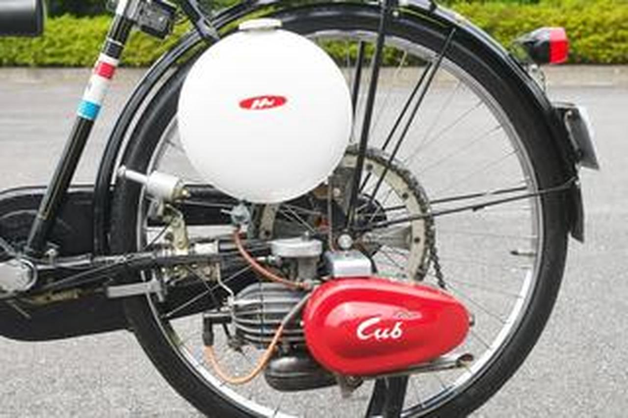 カブの元祖にして、ホンダの躍進を支えた歴史的名車「カブF型」。動態