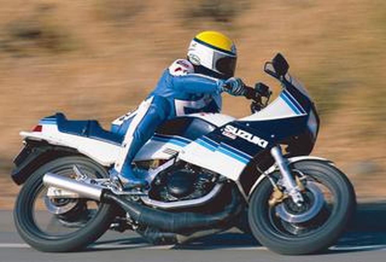 スズキ「RG250Γ」1983年|レプリカブームの先陣を切ったガンマ、衝撃の