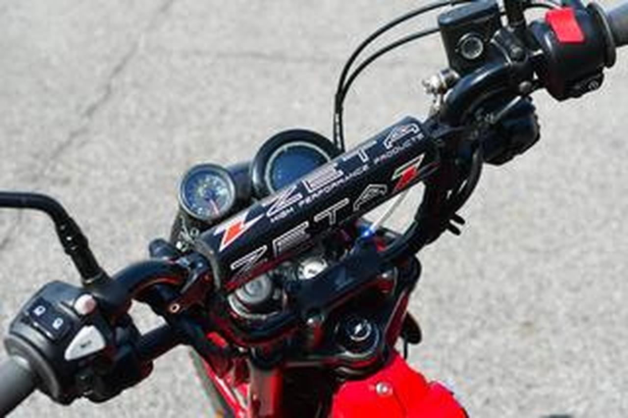 ZETAアジャスタブルマウントバーを使って、ハンターカブにバーパッドを