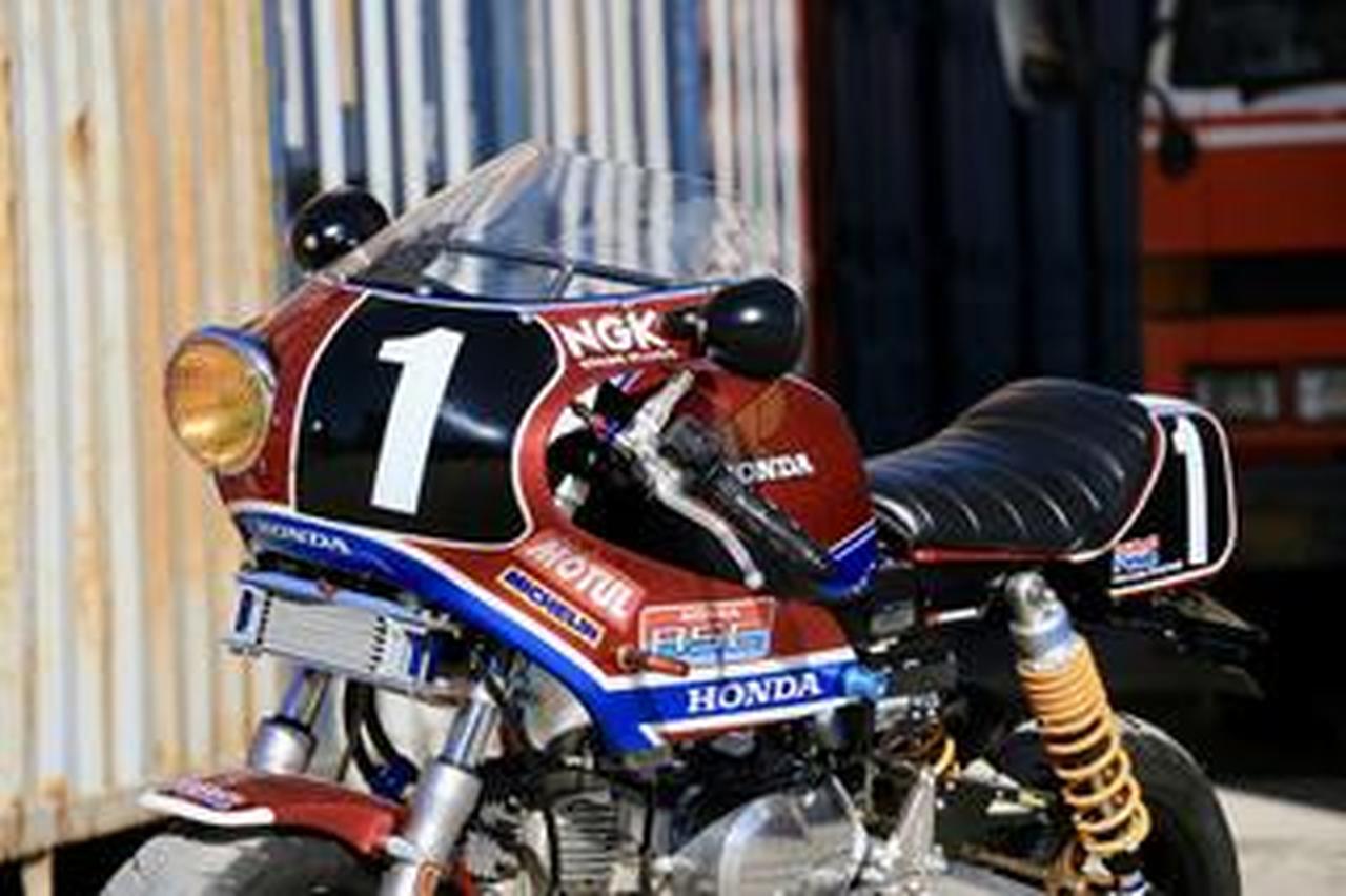 ホンダの往年のレーサー「RS1000」をイメージさせるモンキー改ゴリラ 