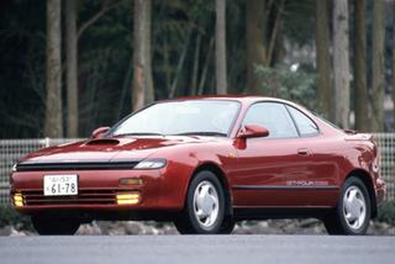 ST185セリカGT-FOURは、グラマラスなボディとリアLSDを装備して魅力