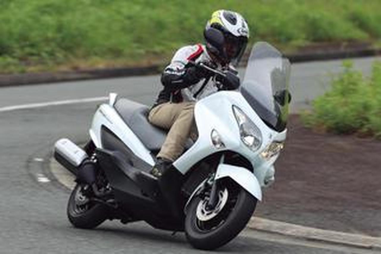150と250の良いとこ取り?ツーリングもこなせるスズキ『バーグマン200 