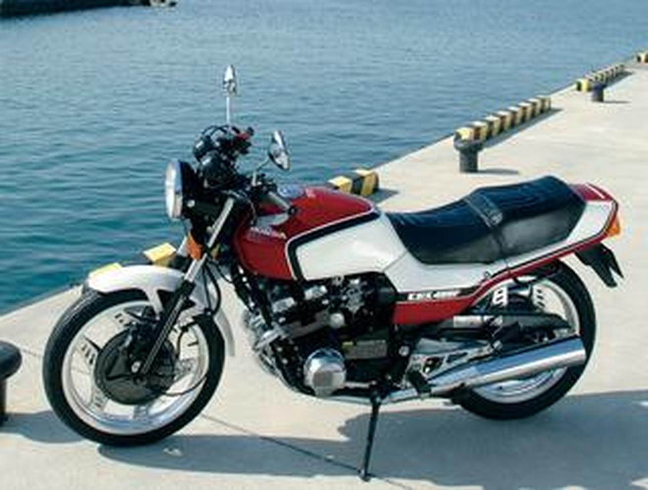 ホンダ「CBX400F」(1981年)長年のレース活動で蓄積された先進技術を
