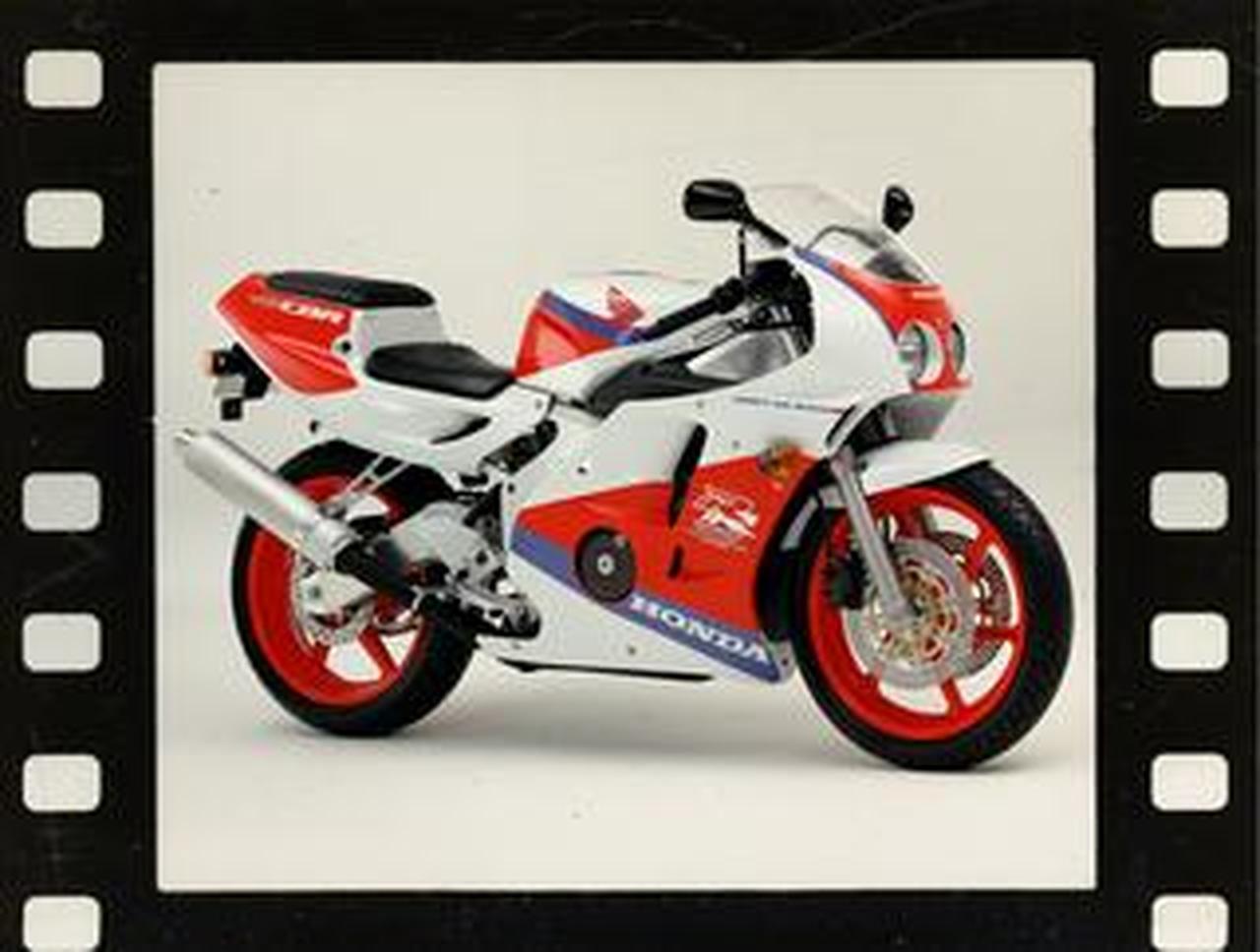 ホンダ「CBR250RR」(1990年)【90年代に登場したホンダのバイク図鑑