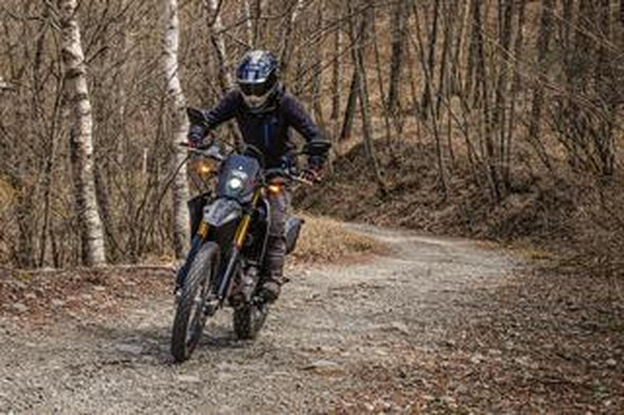 林道】250ccの『Vストローム250SX』とは“棲む世界”が違う!? 400cc/38 