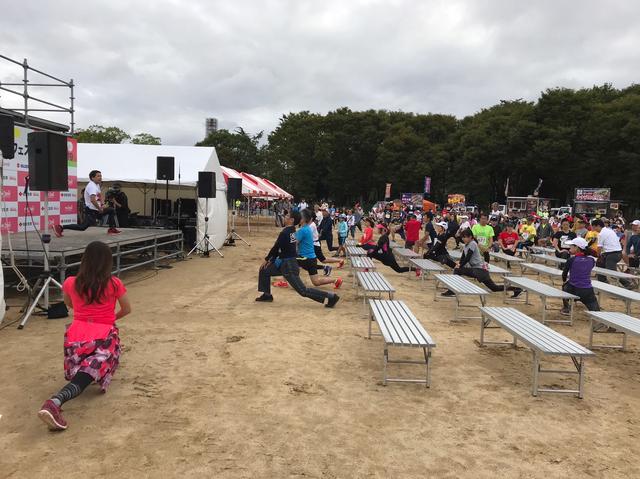 画像: 入念なストレッチ!!