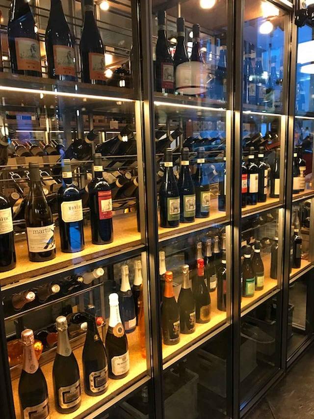 画像2: 300種類以上のワインが楽しめる「just like IT. 渋谷宮益坂店」がオープン!