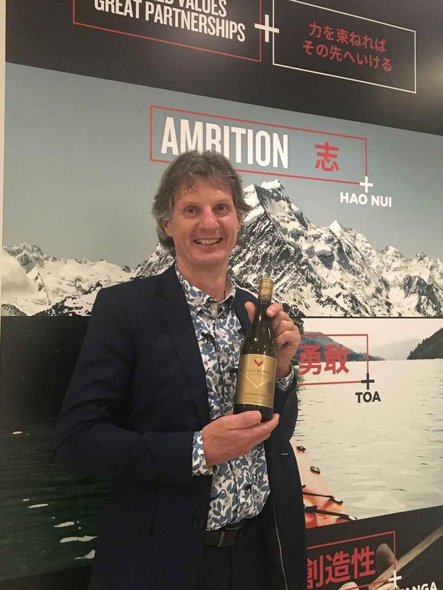 画像: ワインメーカー サイモン・フェル氏 「ニュージーランドは島国で、海の影響を受ける産地です。ワインを造る三つの要素は、テロワール、気候、人間。人が考える栽培や醸造での工夫、イノベーションが良いワインを生むのです」