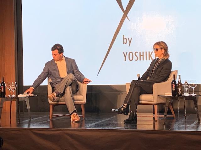 画像: 記者会見には、YOSHIKI氏とロバート・モンダヴ ィ Jr. 氏が登壇。昨年の発売時「リリース後に自分の分を確保しようとしたら、すでに売り切れちゃっていて(笑)。今年は生産本数を倍の10万本にしました」とYOSHIKI氏。今年は、無事に自分の分を確保できたのだろうか