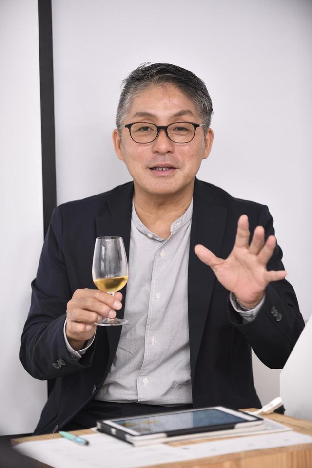 画像: 「レストラン アピシウス」シェフソムリエ情野博之氏 国際ソムリエ協会認定 インターナショナル・ソムリエ ゴ・エ・ミヨ ジャポン女子栄養大学非常勤講師 シャンパーニュ騎士団認定オフィシエ シャンパーニュ 「アンリオ」アンバサダー 2019年 『ゴ・エ・ミヨ ガイド』「ソムリエ オブ ザ イヤー」受賞 第6回「ポメリースカラシップ」優勝 第3回「全日本最優秀ソムリエコンクール」第3位