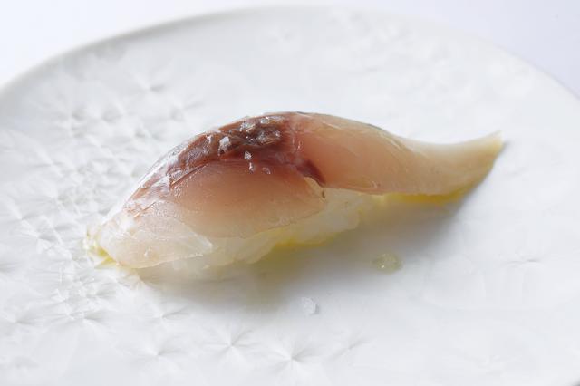 画像: アジの握り オリーヴオイル 塩
