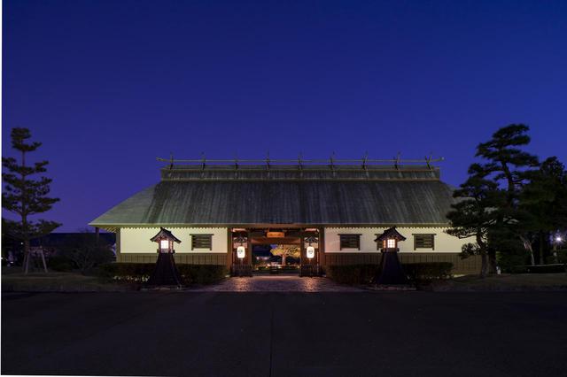 画像: 日々を忙しく過ごす人たちに向けて「ゴルフでリフレッシュし、殿様が城の中で疲れを癒やすように、食事やくつろぎの時間を満喫できるような宿泊施設」をコンセプトとして開業した。 都市型ホテルでは味わえない圧倒的な「自然」、日本の伝統美の粋を集めた「建物」、四季を感じられる「癒やし」、海と大地に恵まれた静岡を味わえる「料理」で、驚きと感動のもてなしを実現する