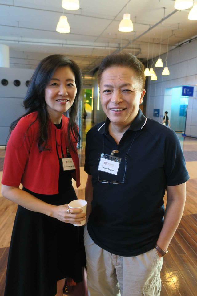 画像: マスター・オブ・ワインのジニー・チョウ・リーさんと児島速人氏