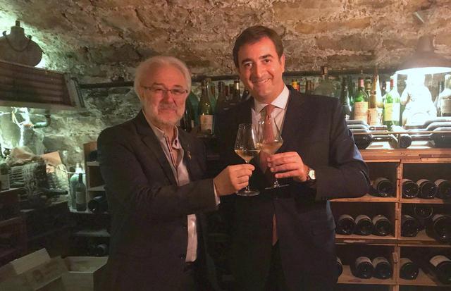 画像: フィリップ・フォルブラック氏(左)と「ドメーヌ・ド・バロナーク」管理責任者のオギュスタン・デュシャン氏
