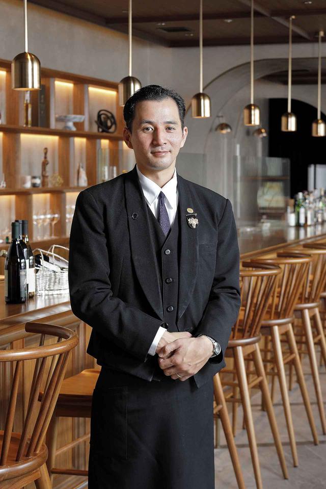 画像: 「カジュアルなものからレアなワインまで幅広くご提供しています」と「ザ セラーN バロン・ナガサワ」田中健一郎店長