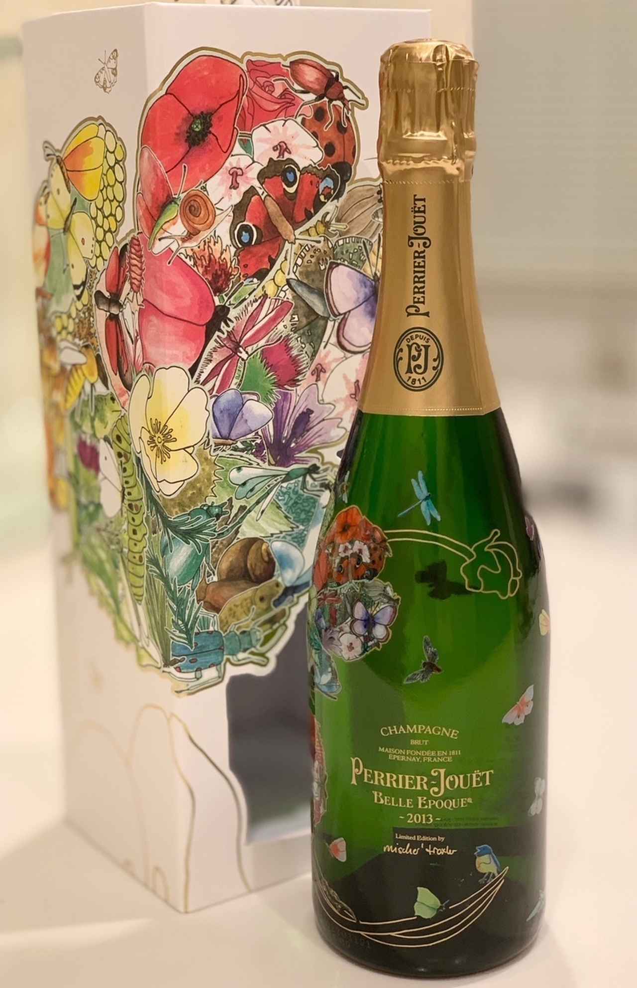 エミール・ガレのアネモネ誕生から120年目の特別デザインボトル ワイン王国