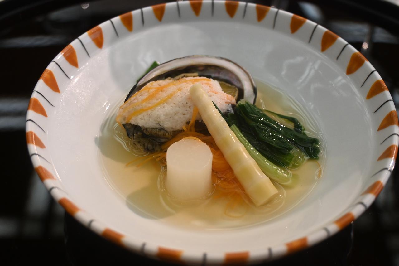 画像: 5品目:鮑蕪菁蒸し 季節の野菜炊き合わせ 銀餡 ワイン:『デュヴァル=ルロワ キュヴェ 家紋-KAMON-』