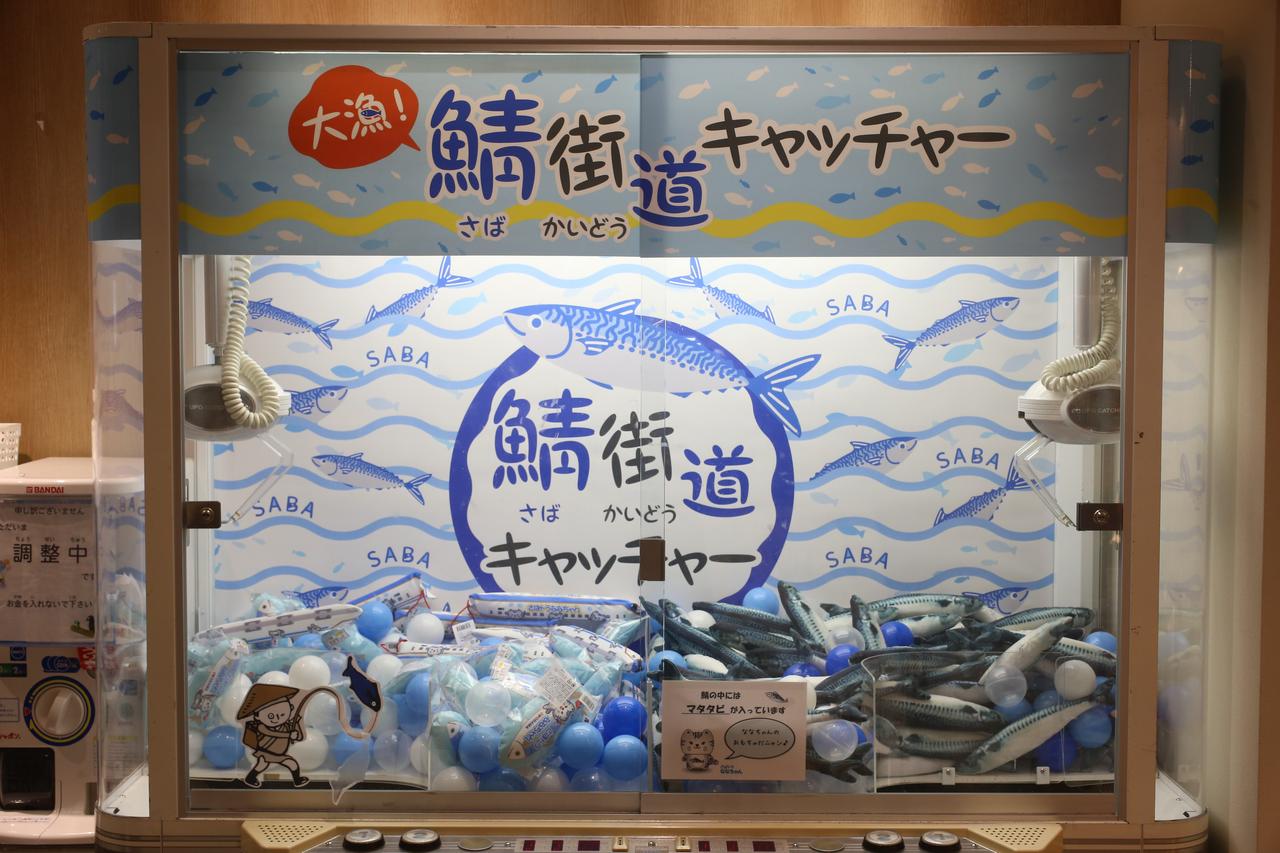 画像: 鯖の缶詰、へしこのほか、地元のお米、消費量日本一殿堂入りの油揚げ、若狭おばまプリンなど、目移りしてしまうほどの品ぞろえ
