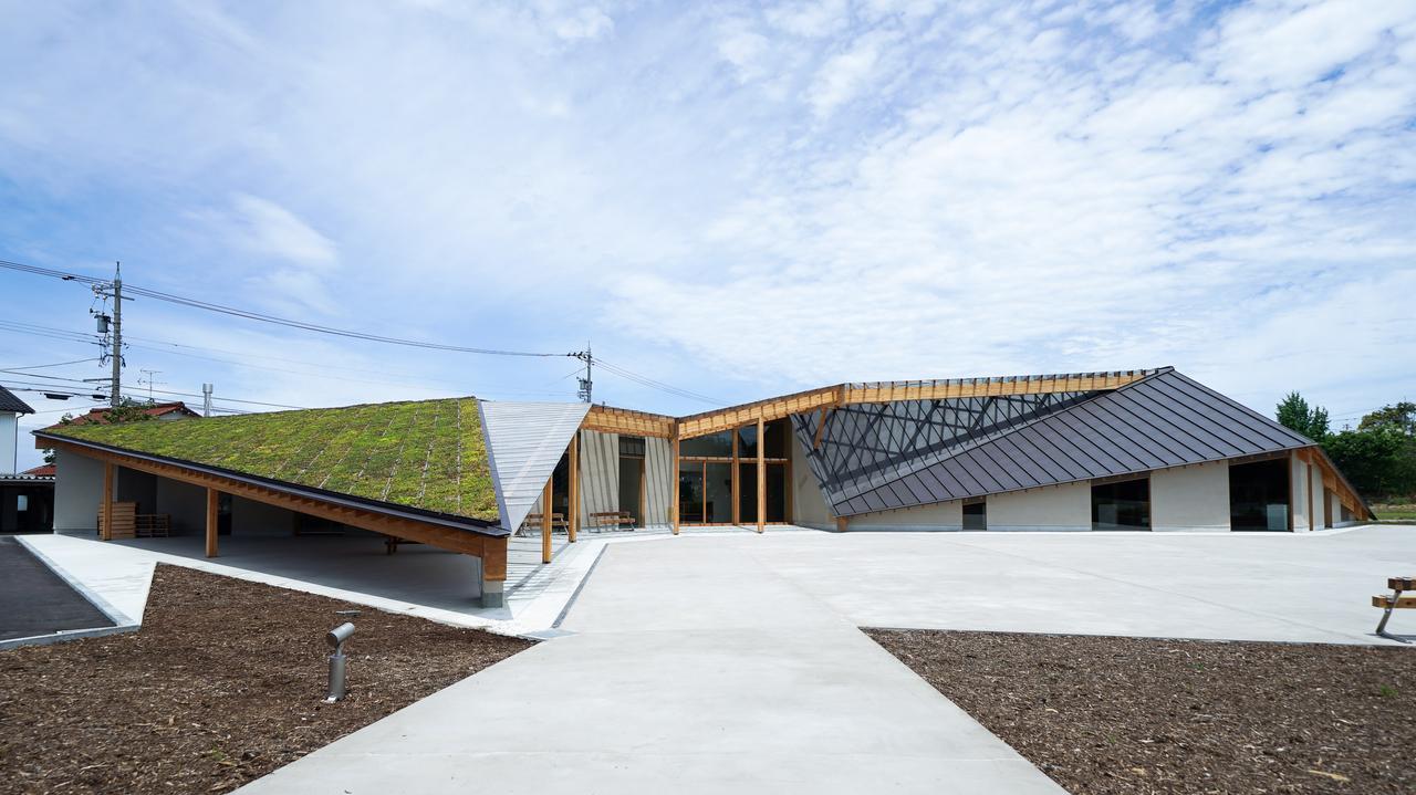 画像: **「CERABO KUTANI」* *〒923 - 0832 石川県小松市若杉町ア91 TEL. 0761-48-4235 営業時間：10 : 00 ～17 : 00（入館は16 : 30まで） 休館日：水曜日、12 ～ 3月は火曜日と年末年始も休館 ※祝日の場合は開館し、翌平日休館