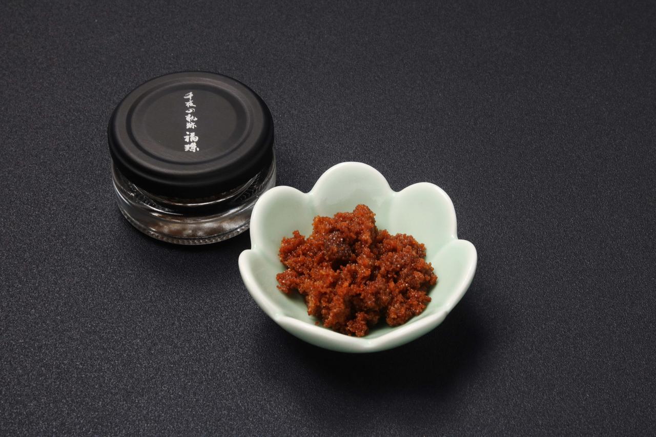 画像: 知る人ぞ知る全国でも唯一無二の食材「真子の粕漬け」。若狭湾で捕れたフグと「梵」の純米大吟醸の酒粕が響き合う風味は格別