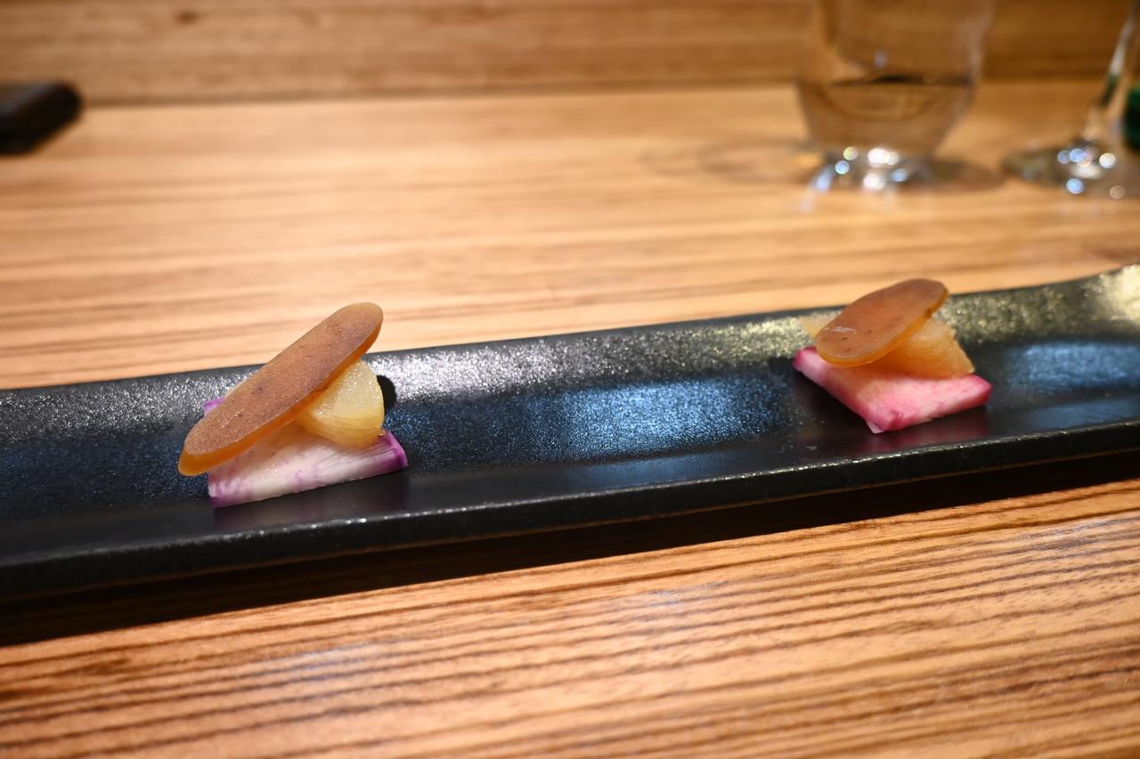 画像: 「薄シェフ特製 からすみ京むらさき大根と京ざくら大根」