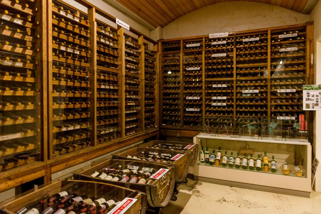 画像: ワイン造りの歩みと先人の努力がたどれる保管庫