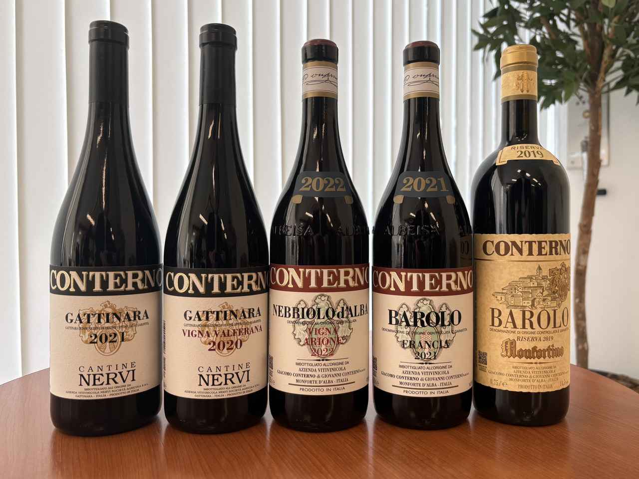 画像: 左から『ガッティナーラ 2021年』、『ガッティナーラ ヴィーニャ・ヴァルフェラーナ 2020年』、『ネッビオーロ・ダルバ ヴィーニャ・アリオネ 2022年』、『バローロ・フランチャ 2021年』、『バローロ・リゼルヴァ モンフォルティーノ 2019年』