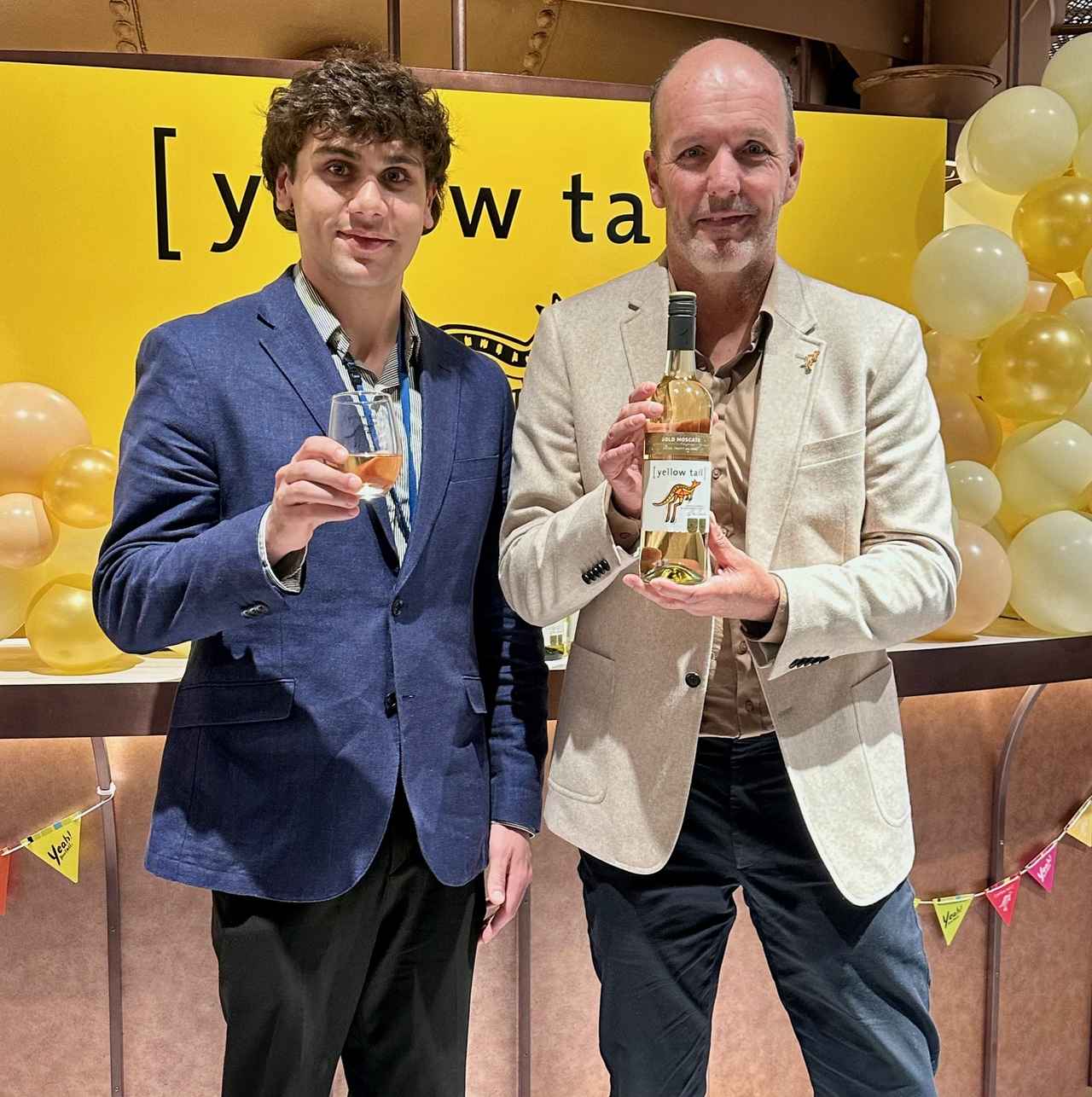 画像: 左から「カセラ・ファミリー ブランズ」アソシエイト・ブランド・マネージャーのフランク・カセラ氏と、アジア太平洋・新興市場担当　リージョナル・ディレクターのジェームス・ウィルソン氏