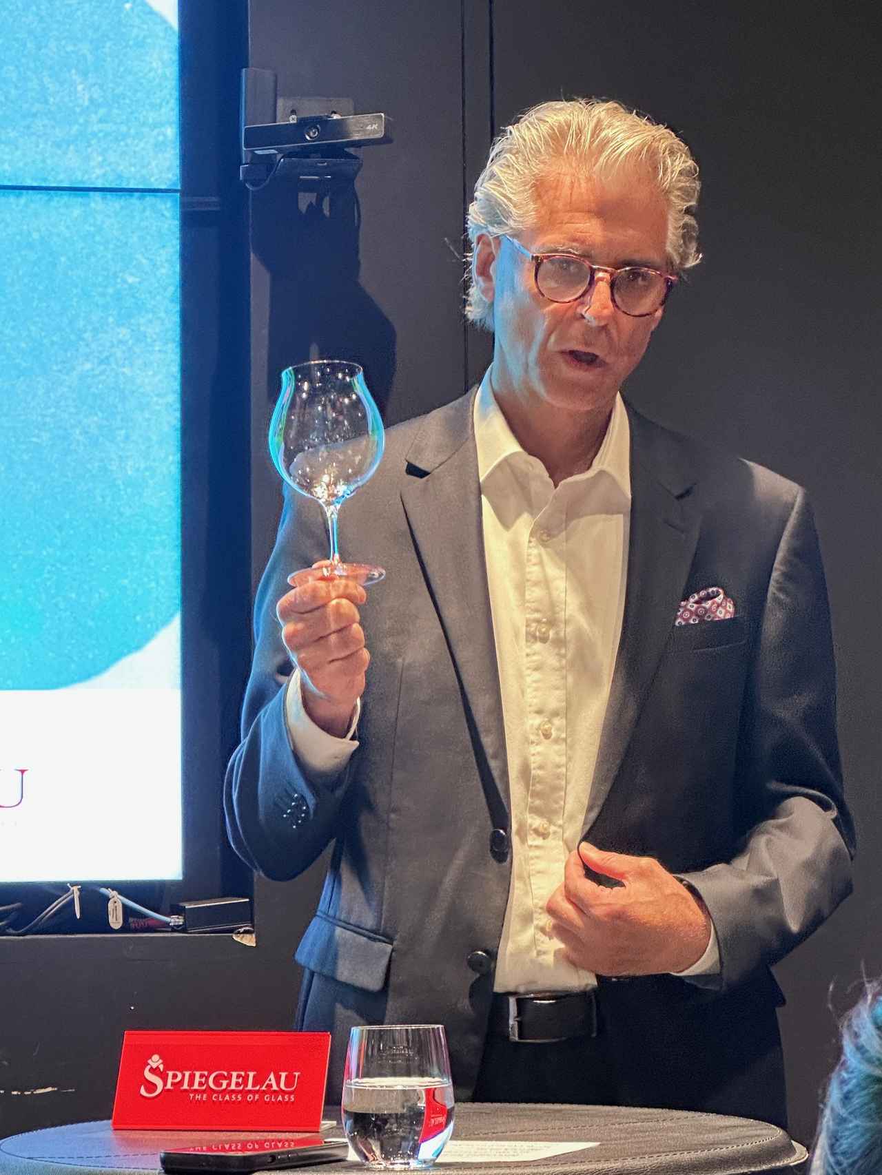 画像: 試飲グラスは「シュピゲラウ」の新作