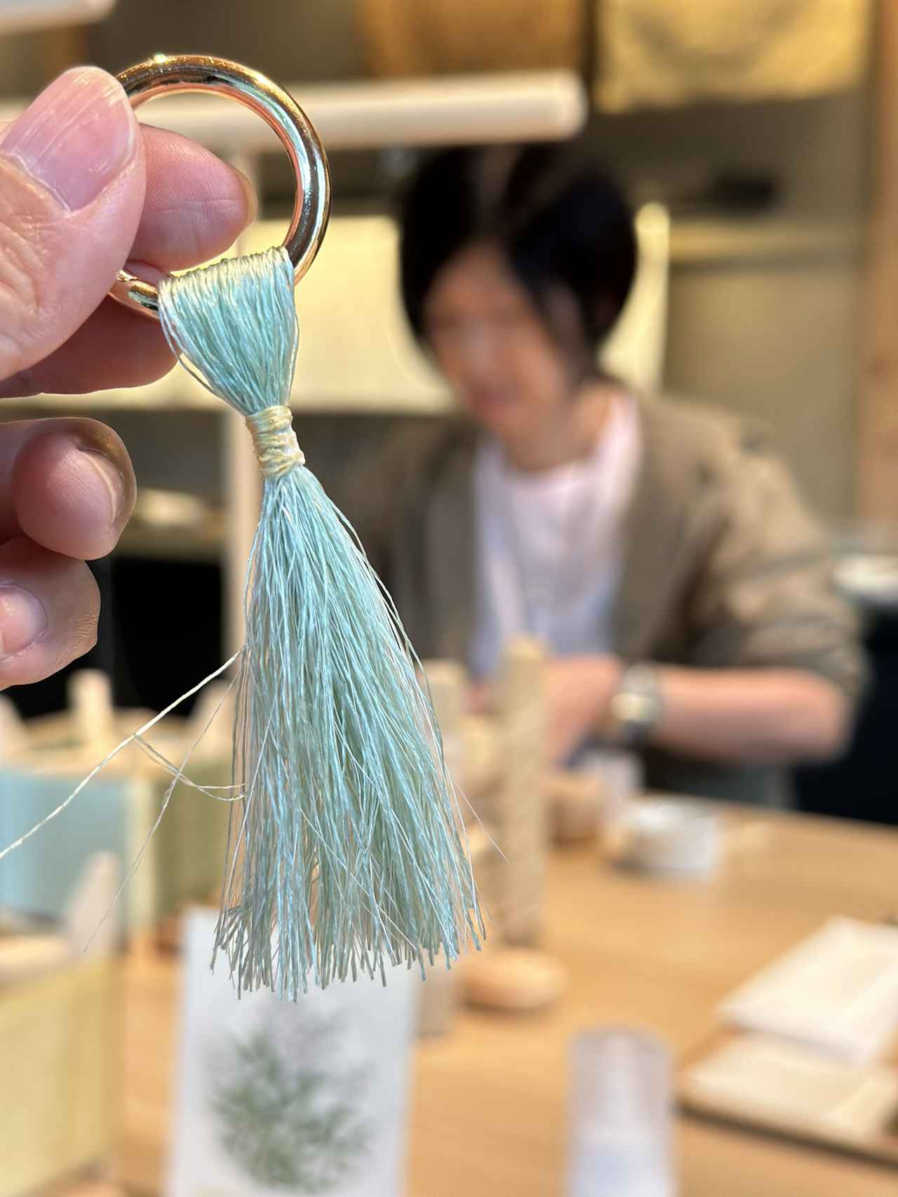 画像: トンネルの先には賑やかな温泉街 外湯めぐり